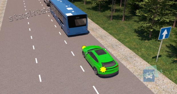 Какую полосу из свободных разрешается занимать водителю зелёного легкового автомобиля для движения по данной дороге вне населённого пункта в показанной ситуации?