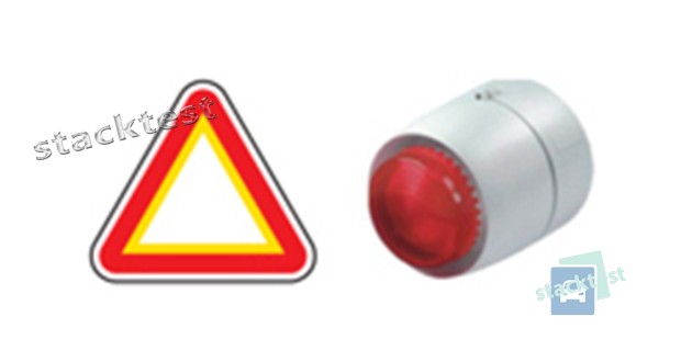 У яких випадках для позначення транспортного засобу потрібно увімкнути аварійну сигналізацію і встановити знак аварійної зупинки або миготливий червоний ліхтар на відстані від транспортного засобу?